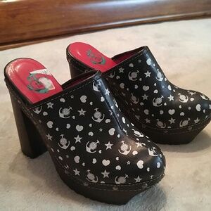 TUK Black w/White Anchors ❤️⭐️Heeled Mules Sz 6